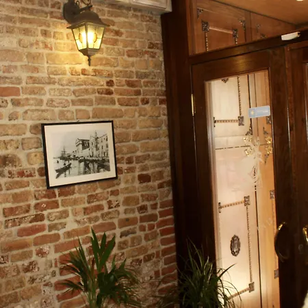 Ca' Morosini 게스트하우스 3*